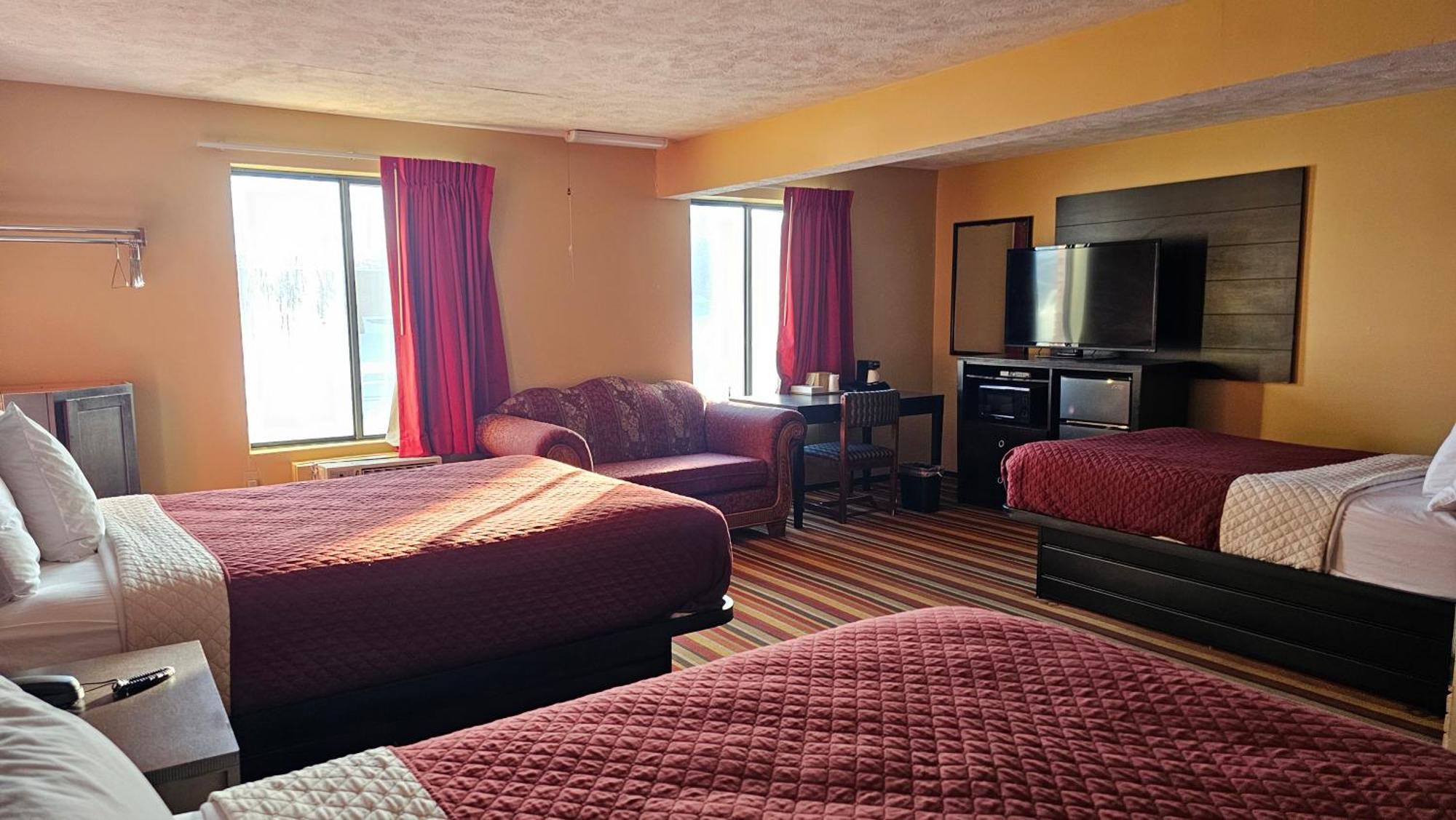 Budgetel Inn & Suites Fort Scott Exterior foto